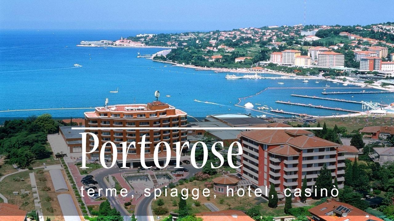 Una vista aerea di Portorose terme spiagge hotel casino