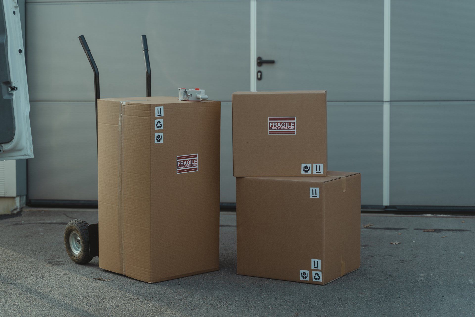 Temperature-sensitive packages for distribution